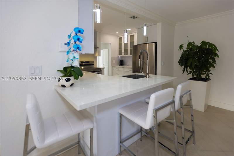 4 bedroom SingleFamilyResidence at 4301 SW 85th Ave, Tropical Highlands, Miami — photo 4