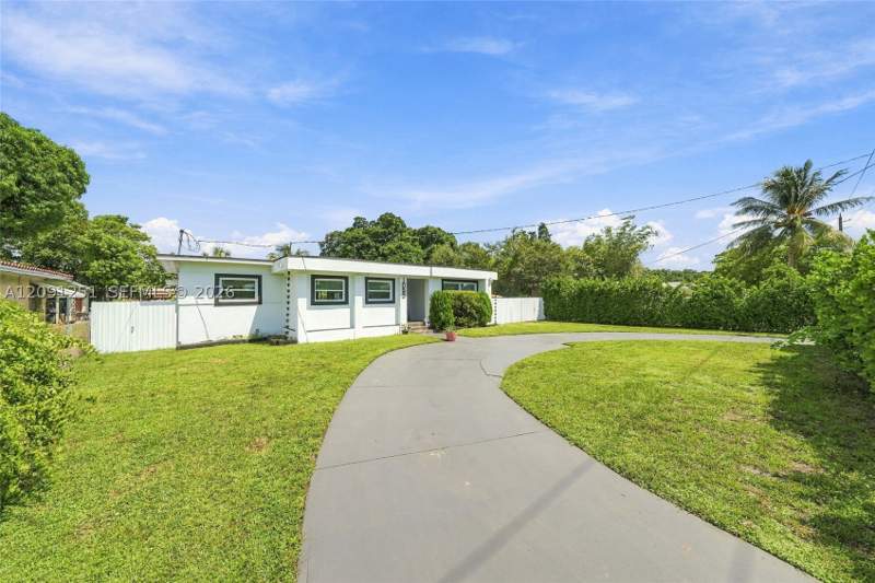 3 bedroom SingleFamilyResidence at 1055 NE 144th St, Sunny Acres, North Miami — photo 5