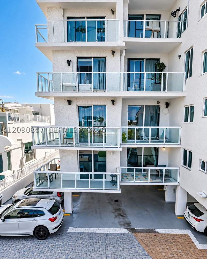 1 bedroom Condominium at 2457 Collins Ave 202, The Royal Club Condo, Miami Beach — photo 3
