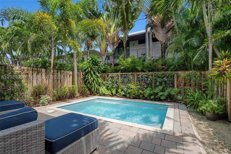 3 bedroom Townhouse at 3139 Hibiscus St 3139, Enchanted Grove Villas Co, Miami — photo 2