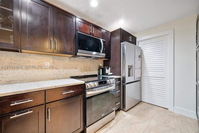3 bedroom Condominium at 323 Navarre Ave 101, The Gallery Plaza Condo, Coral Gables — photo 4