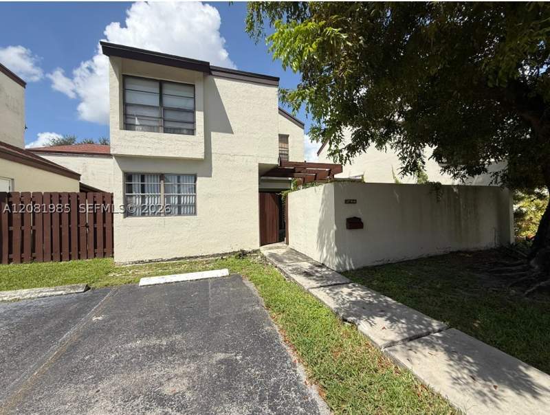 2 bedroom Townhouse at 9764 NW 4th Ln 9764, East Wind Lake Village, Miami — photo 2