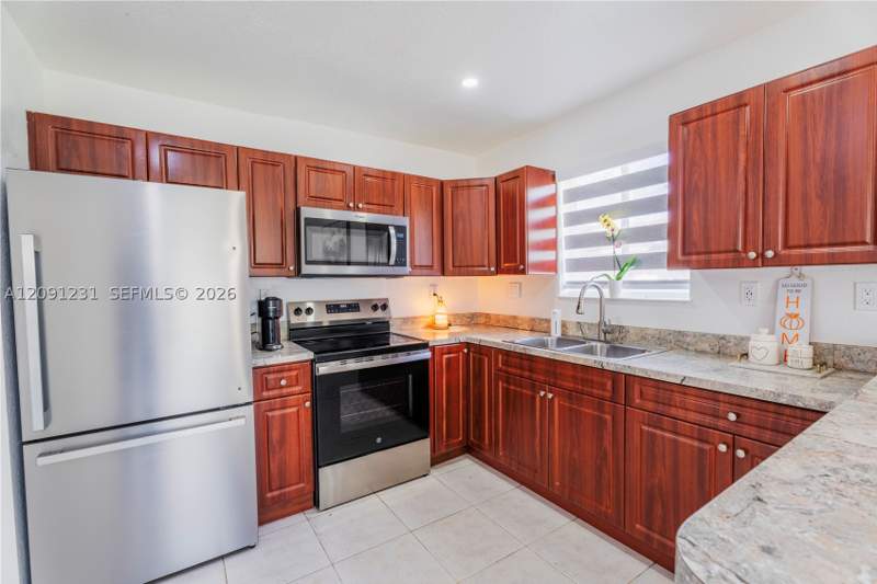 4 bedroom SingleFamilyResidence at 153 NW 6th St, Linscott Addn, Homestead — photo 5