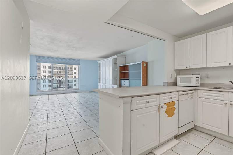0 bedroom Condominium at 2301 Collins Ave 1420, Roney Palace, Miami Beach — photo 5