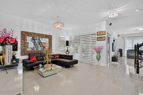 241 NE 33rd Ter, Homestead FL - photo 8 of 43