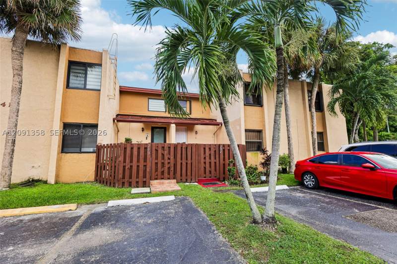 3 bedroom Condominium at 241 W Park Dr 5-202, Indian Summer Vilg Condo, Miami — photo 2