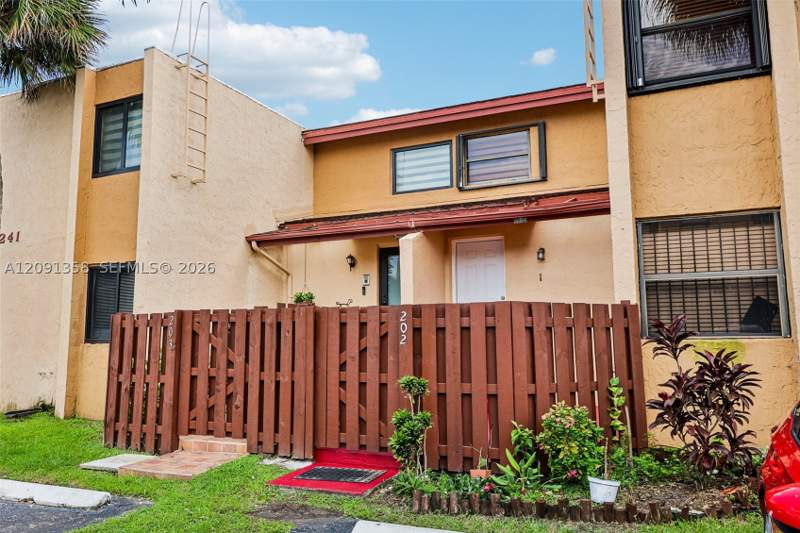 3 bedroom Condominium at 241 W Park Dr 5-202, Indian Summer Vilg Condo, Miami — photo 4