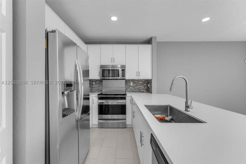 4 bedroom Townhouse at 967 NE 42nd Ave, Floridian Isles South, Homestead — photo 2