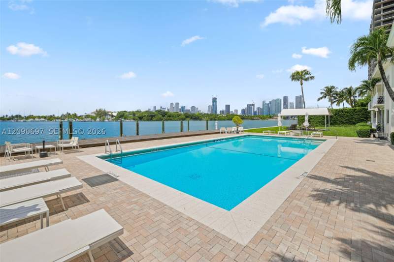 1 bedroom StockCooperative at 1130 Venetian Way 1D, Sandpiper Villas Co-Op, Miami — photo 5