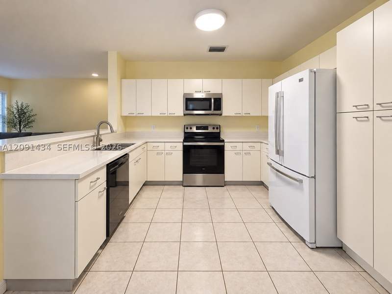 4 bedroom SingleFamilyResidence at 15170 SW 153rd Pl, River Bend Sec 1, Miami — photo 5
