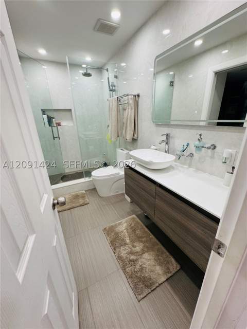 1555 W 44th Pl 214D, Hialeah FL - photo 12 of 34