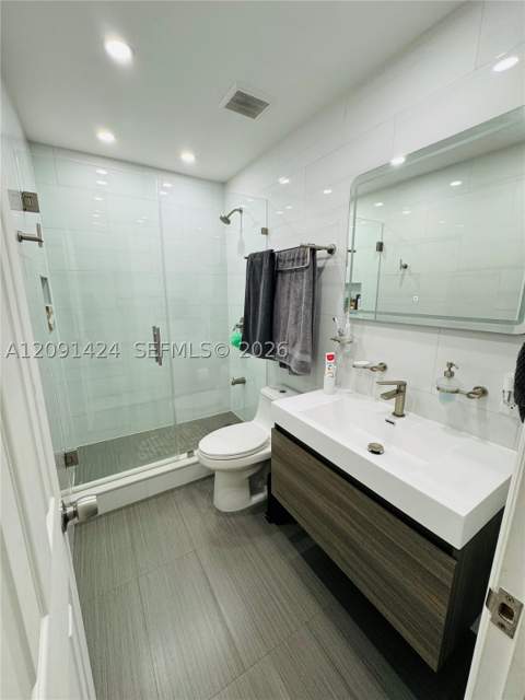 1555 W 44th Pl 214D, Hialeah FL - photo 21 of 34