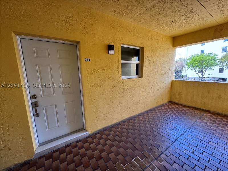 3 bedroom Condominium at 1555 W 44th Pl 214D, St Andrews Court Condo, Hialeah — photo 3