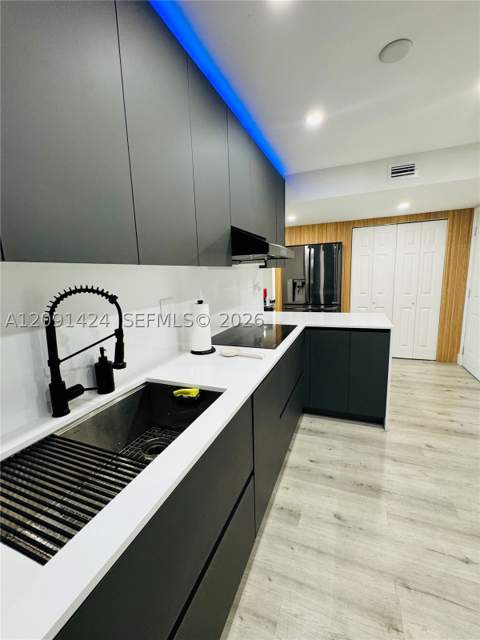 1555 W 44th Pl 214D, Hialeah FL - photo 6 of 34