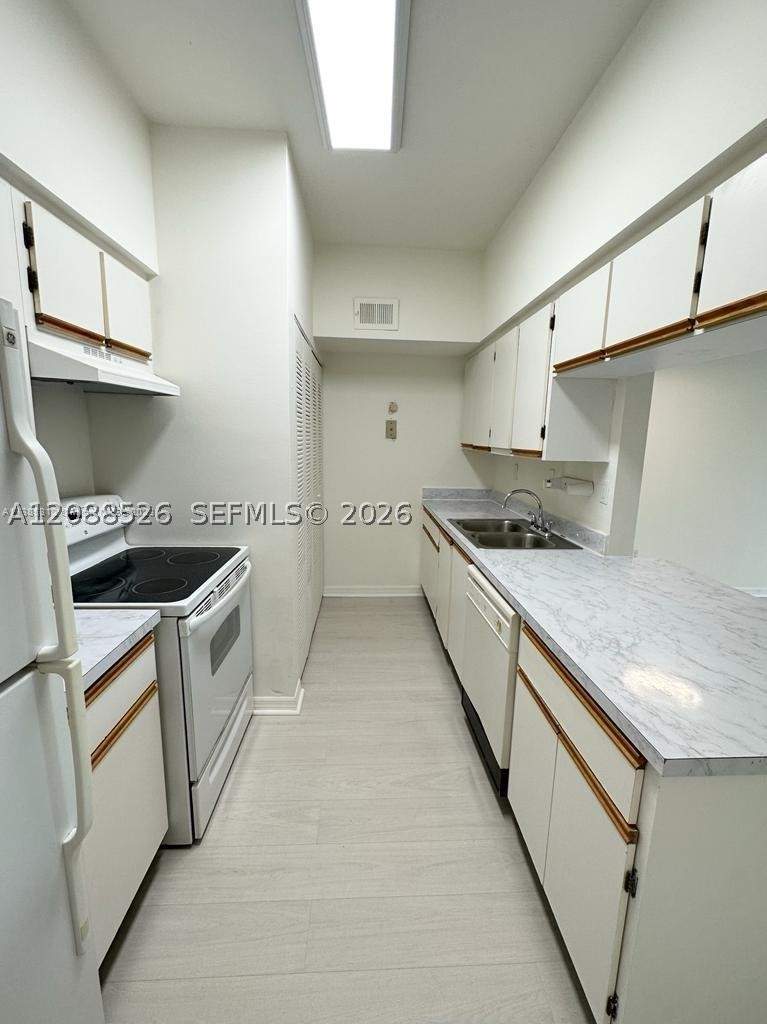 1 bedroom Condominium at 18316 NW 68th Ave I, La Hacienda Country Club, Hialeah — photo 5