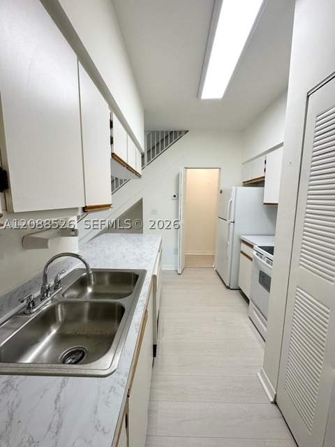 18316 NW 68th Ave I, Hialeah FL - photo 6 of 18