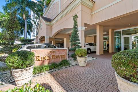 17555 Atlantic Blvd Uph3, Sunny Isles Beach FL - photo 13 of 69