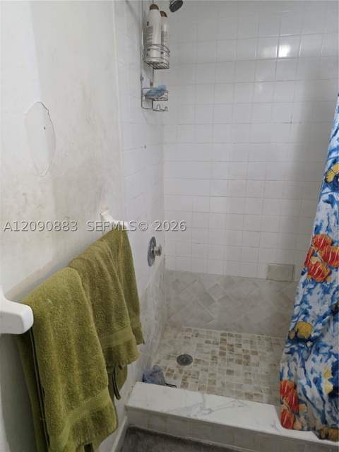 2565 W 56th St 206, Hialeah FL - photo 11 of 14
