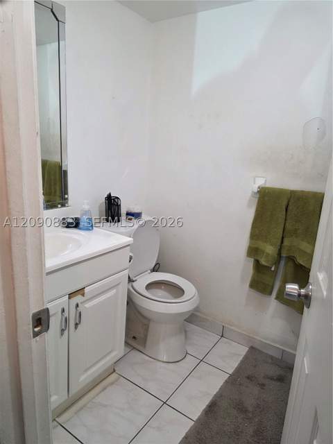 2565 W 56th St 206, Hialeah FL - photo 12 of 14