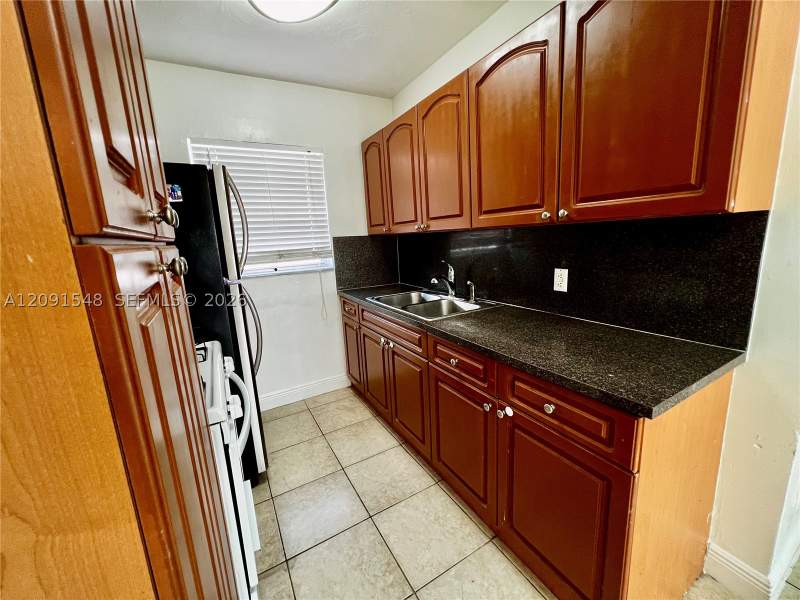 2 bedroom Condominium at 2072 NE 169th St 8, 2072 NE 169 St Corp Condo, North Miami Beach — photo 3