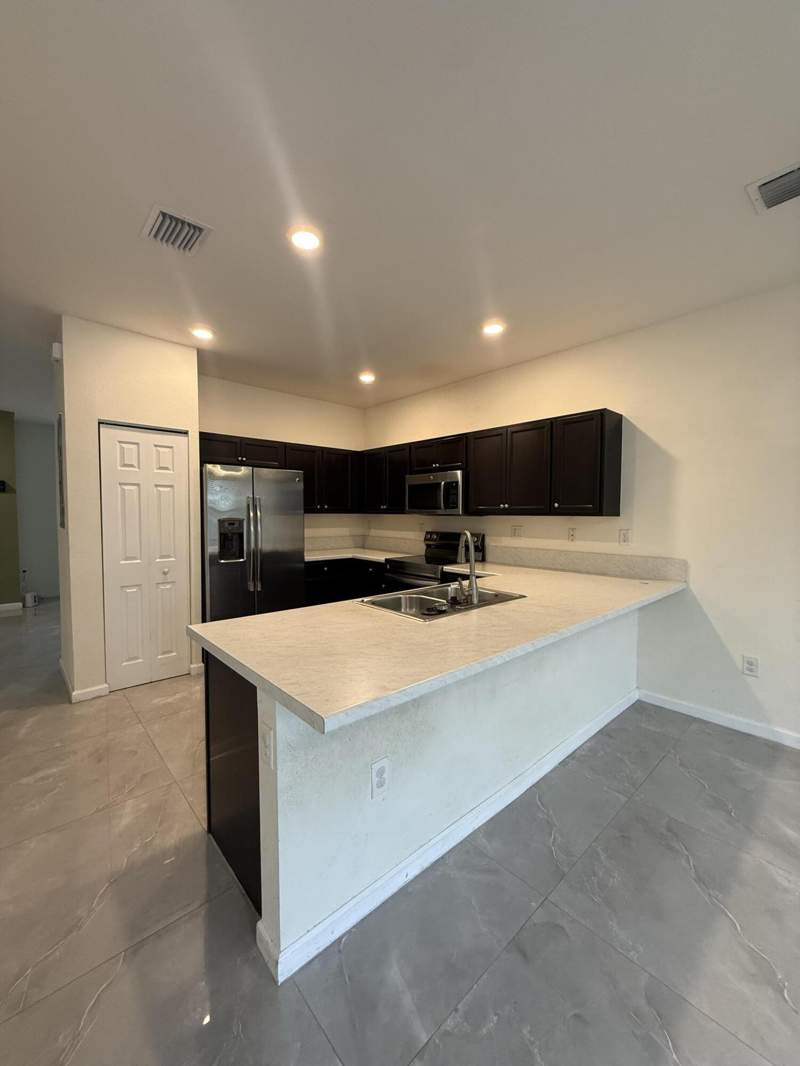 2 bedroom Townhouse at 24911 SW 114th Court 24911, Coco Palm Estates, Homestead — photo 3