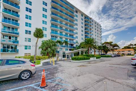 7501 E Treasure Dr 4K, North Bay Village FL - photo 9 of 9