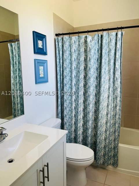 560 NE 206th Ln, Miami FL - photo 11 of 21