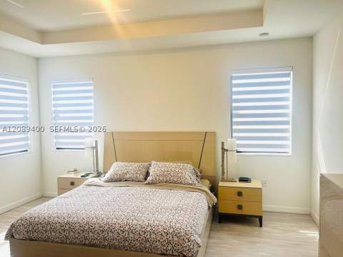 560 NE 206th Ln, Miami FL - photo 16 of 21