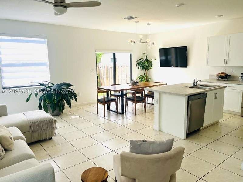 4 bedroom Townhouse at 560 NE 206th Ln, Via Ventura Neighborhood, Miami — photo 3