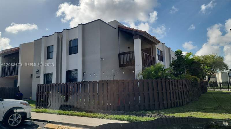 2 bedroom Condominium at 10115 NW 9th St Cir 6-106, Las Brisas Village Condo, Miami — photo 2