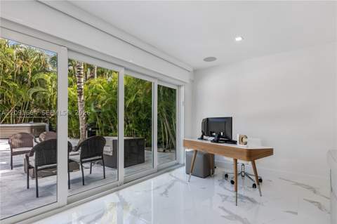 20501 NE 22nd Pl, Miami FL - photo 11 of 39