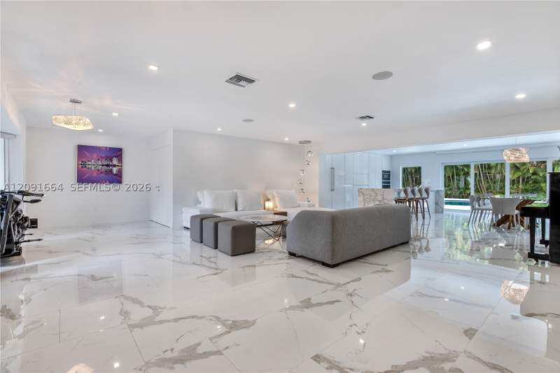 4 bedroom SingleFamilyResidence at 20501 NE 22nd Pl, Highland Oak Gardens Sec, Miami — photo 2