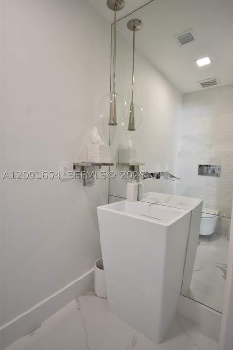 20501 NE 22nd Pl, Miami FL - photo 24 of 39