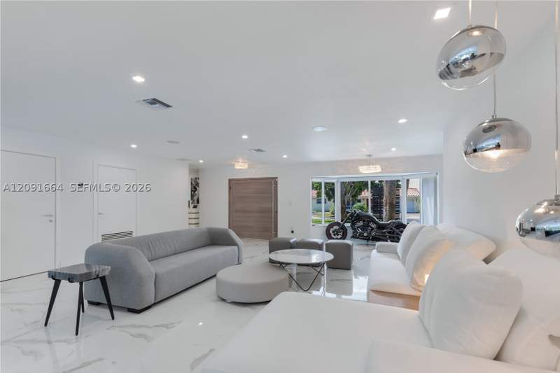 4 bedroom SingleFamilyResidence at 20501 NE 22nd Pl, Highland Oak Gardens Sec, Miami — photo 3
