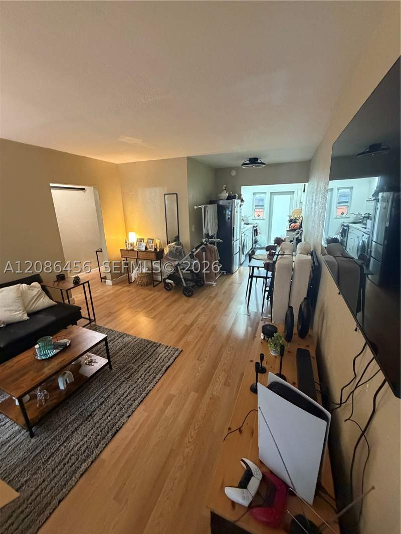 1 bedroom Condominium at 3570 SW 9th Ter 9B, Coral Gardens Condo Bldg, Miami — photo 5