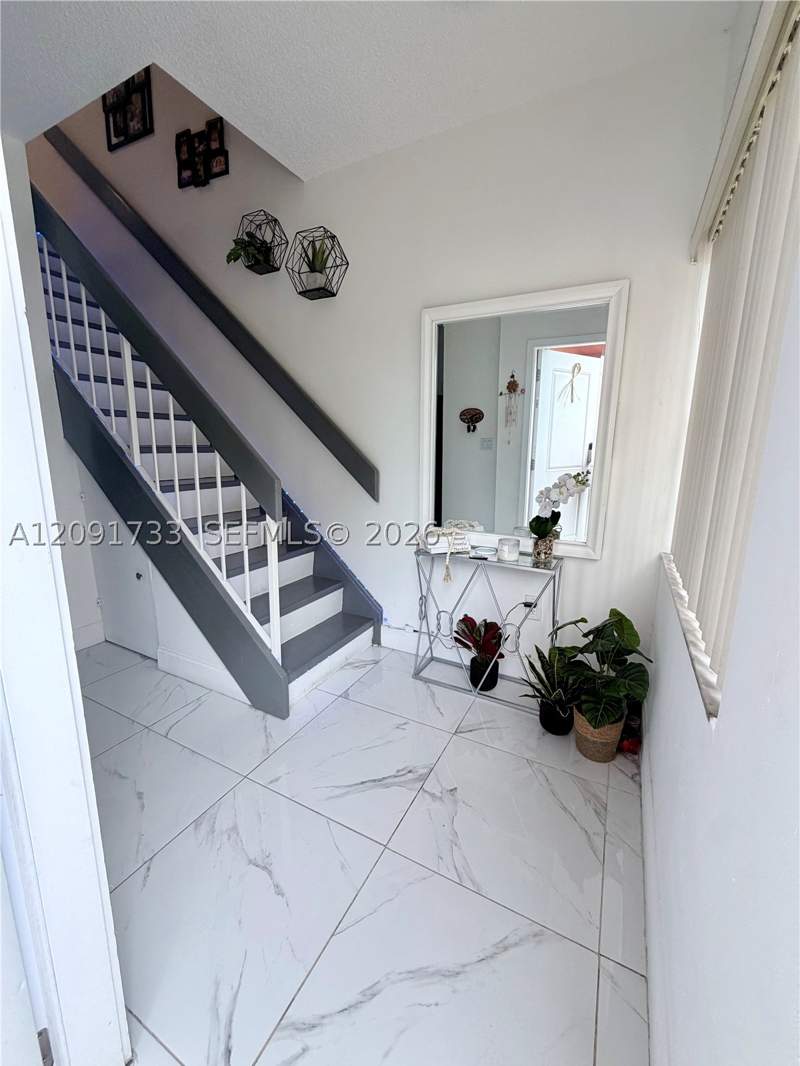 2 bedroom Condominium at 270 NW 71st Ave 4, Laguna Condo, Miami — photo 2