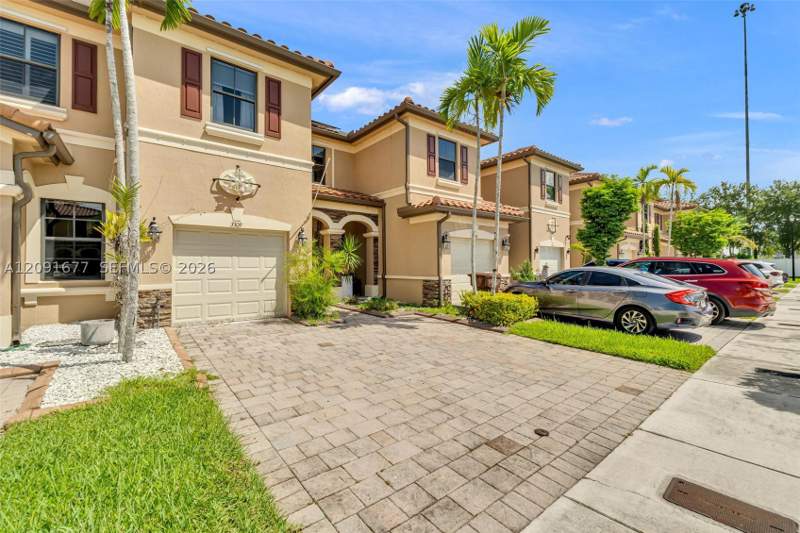 3 bedroom Townhouse at 3309 W 91st Ter, Bellagio, Hialeah — photo 2