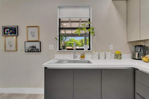 3309 W 91st Ter, Hialeah FL - photo 9 of 56