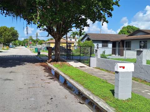 432 NW 15th St, Florida City FL - photo 9 of 31