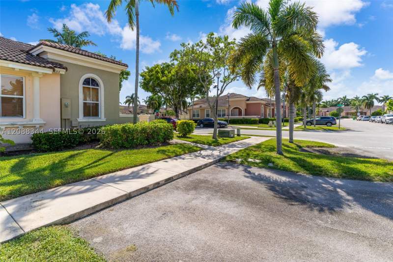 3 bedroom Townhouse at 11064 SW 237th Ln, Spicewood Sub, Homestead — photo 3