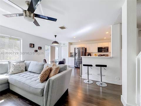 5073 NW 114th Ct, Doral FL - photo 9 of 20