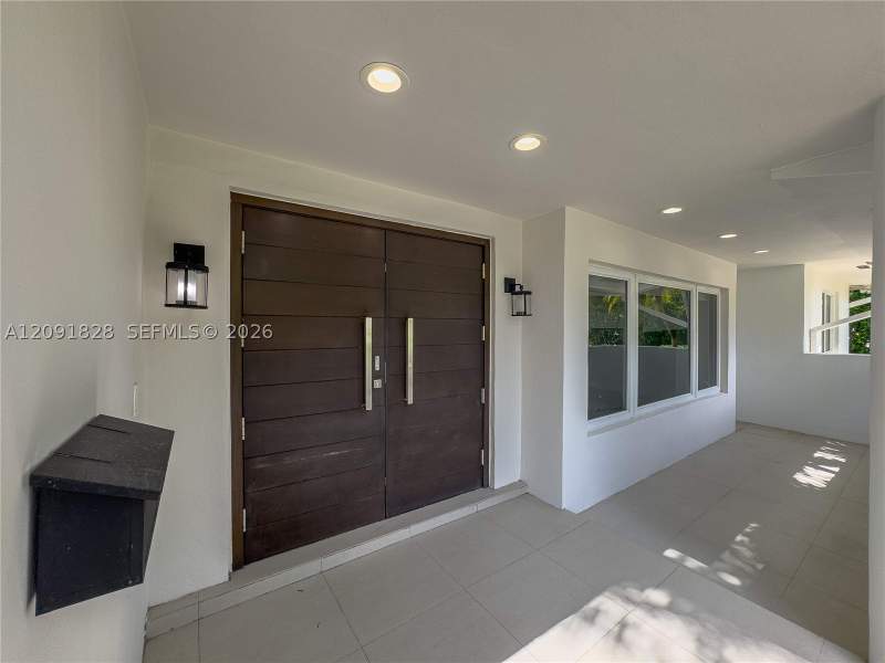 5 bedroom SingleFamilyResidence at 20405 NE 22nd Pl, Highland Oak Gardens Sec, Miami — photo 3