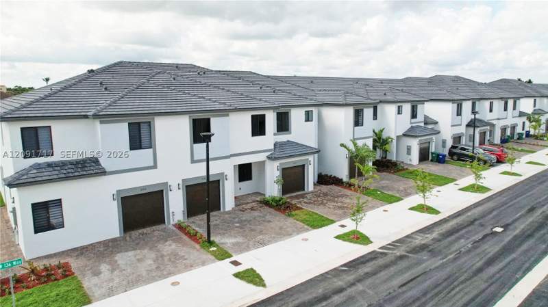 4 bedroom Townhouse at 15720 SW 136th Way, Century Garden South, Miami — photo 4
