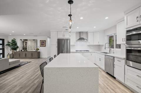 9320 SW 165th St, Palmetto Bay FL - photo 7 of 45
