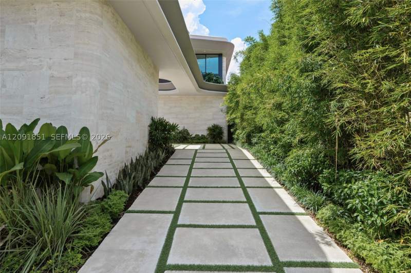 6 bedroom SingleFamilyResidence at 80 S Hibiscus Dr, Hibiscus Island, Miami Beach — photo 2
