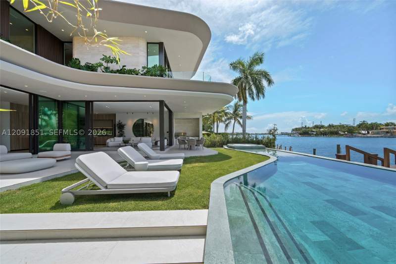 6 bedroom SingleFamilyResidence at 80 S Hibiscus Dr, Hibiscus Island, Miami Beach — photo 3