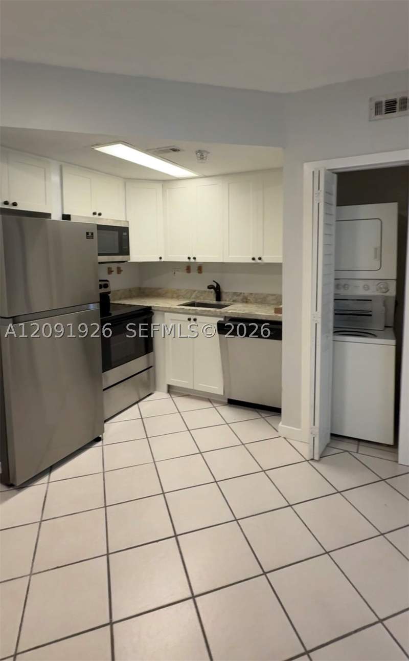 1 bedroom Condominium at 3051 SW 27th Ave 402, Grove Palms II Condo, Miami — photo 2