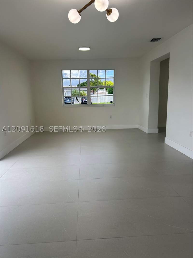 3 bedroom SingleFamilyResidence at 9230 SW 41st St, Ascot Park, Miami — photo 5