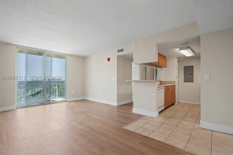 2 bedroom Condominium at 816 NW 11th St 906, Seybold Pointe Condo, Miami — photo 4