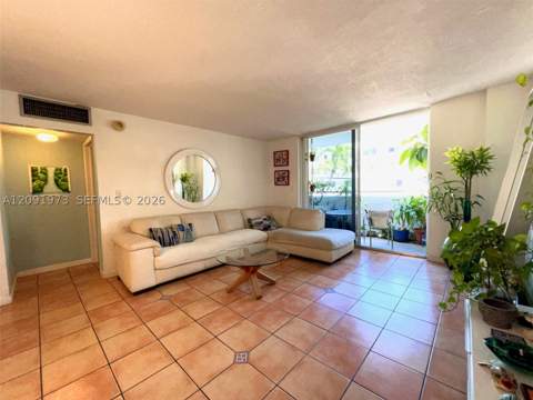 1658 Bay Rd 203, Miami Beach FL - photo 6 of 35